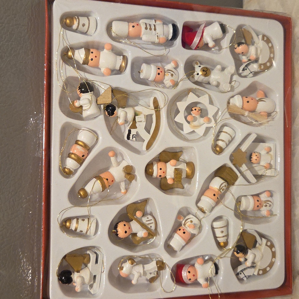 Miniature Chritmas Ornament  26- Piece Set